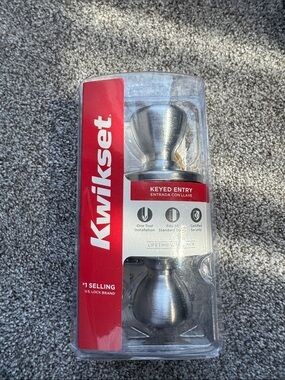 Kwikset Brushed Nickel Keyed Entry Door Knob - Silver